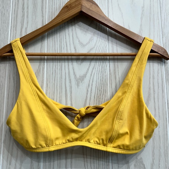 Becca by Rebecca Virtue Bikini Top Women’s Size Medium - Picture 3 of 9